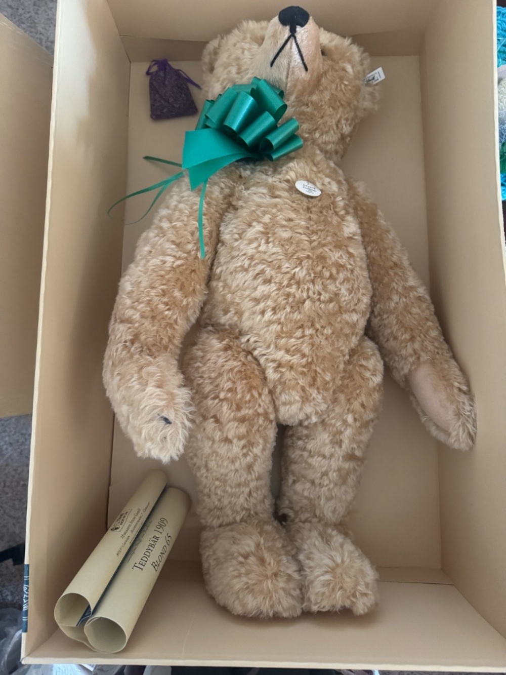 25.6 inch LARGE, Original Collectors piece, Steiff Vintage Bear